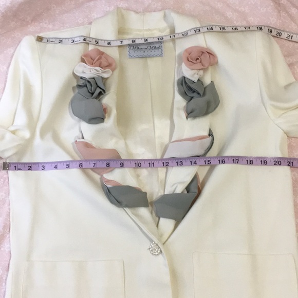 Vintage Oversized White Blazer with Shoulder Pads & Pastel Chiffon Detail (NWT) - Picture 5 of 9
